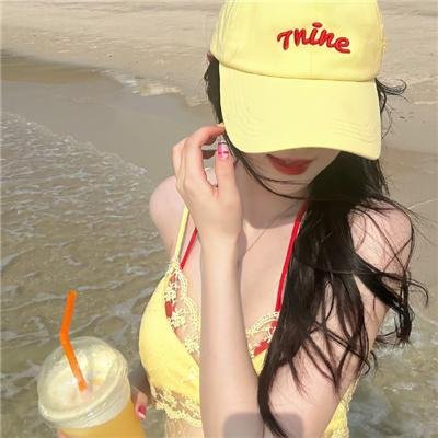 水瓶座女孩 海报